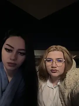 Snapshot of Leya__Droit chatting on March 7, 2025, 5:28 pm Leya Droit online show from March 7, 2025, 5:28 pm