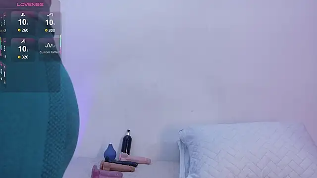 petitelittleebony online show from November 9, 2025, 12:14 pm