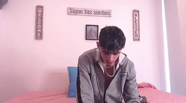 Snapshot of harrytomson_1 chatting on December 5, 2024, 8:44 pm harrytomson 1 online show from December 5, 2024, 8:44 pm