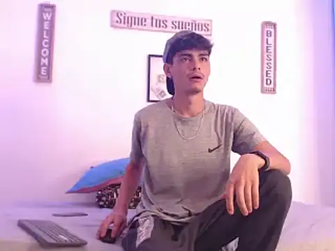 Snapshot of harrytomson_1 chatting on December 28, 2024, 1:50 am harrytomson 1 online show from December 28, 2024, 1:50 am