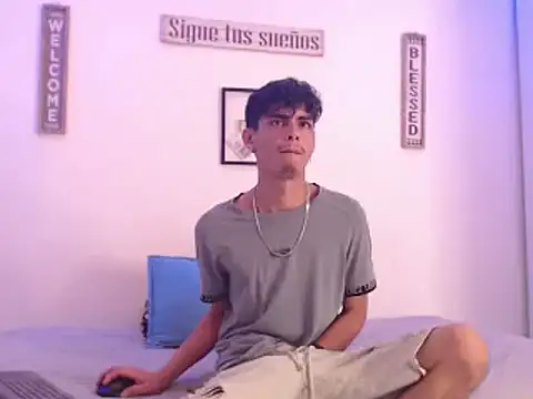 Snapshot of harrytomson_1 chatting on December 29, 2024, 6:35 am harrytomson 1 online show from December 29, 2024, 6:35 am