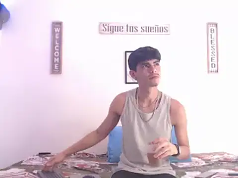 Snapshot of harrytomson_1 chatting on January 14, 2025, 1:49 pm harrytomson 1 online show from January 14, 2025, 1:49 pm