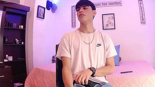 Snapshot of harrytomson_1 chatting on September 14, 2025, 8:24 am harrytomson 1 online show from September 14, 2025, 8:24 am