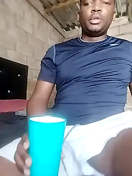 Snapshot of shabane002 chatting on November 3, 2025, 9:32 am shabane002 online show from November 3, 2025, 9:32 am