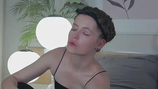 Snapshot of AshleyDouglas chatting on March 15, 2025, 4:24 am AshleyDouglas online show from March 15, 2025, 4:24 am