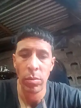 Snapshot of ElBati492 chatting on October 29, 2025, 8:21 pm ElBati492 online show from October 29, 2025, 8:21 pm