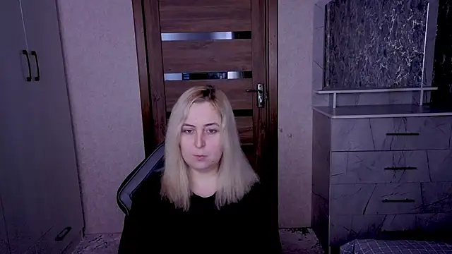 Kristy-Max online show from April 13, 2026, 8:25 pm