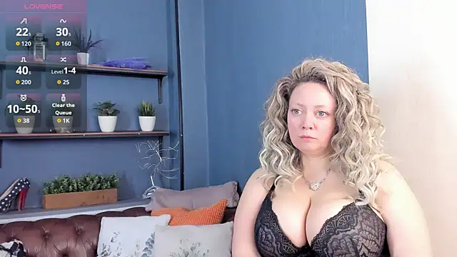 JesiaFoxi online show from April 16, 2026, 11:44 am