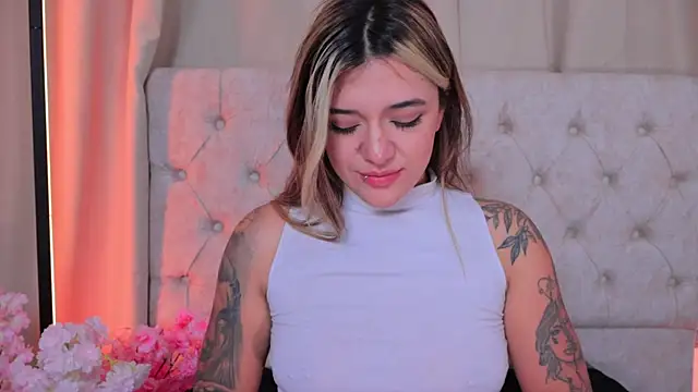 Snapshot of ashleyvalirya chatting on December 29, 2024, 10:01 am ashleyvalirya online show from December 29, 2024, 10:01 am