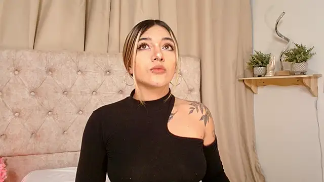 Snapshot of ashleyvalirya chatting on March 7, 2025, 3:51 am ashleyvalirya online show from March 7, 2025, 3:51 am