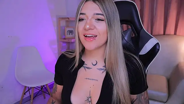 Snapshot of ashleyvalirya chatting on September 18, 2025, 4:03 am ashleyvalirya online show from September 18, 2025, 4:03 am