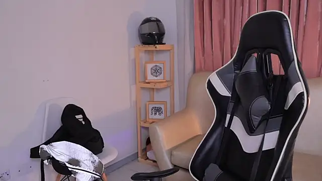 Snapshot of ashleyvalirya chatting on October 3, 2025, 3:47 am ashleyvalirya online show from October 3, 2025, 3:47 am