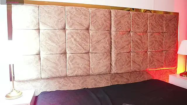 ashleyvalirya online show from February 19, 2026, 3:46 am