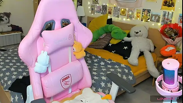 Snapshot of Sunny_Elly chatting on June 18, 2026, 5:39 pm Sunny Elly online show from June 18, 2026, 5:39 pm