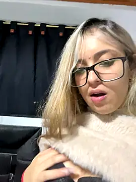 Isabella Foxx  online show from November 8, 2025, 12:33 am