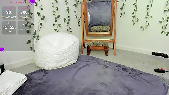 Peaches N Kreme online show from April 13, 2026, 11:54 pm