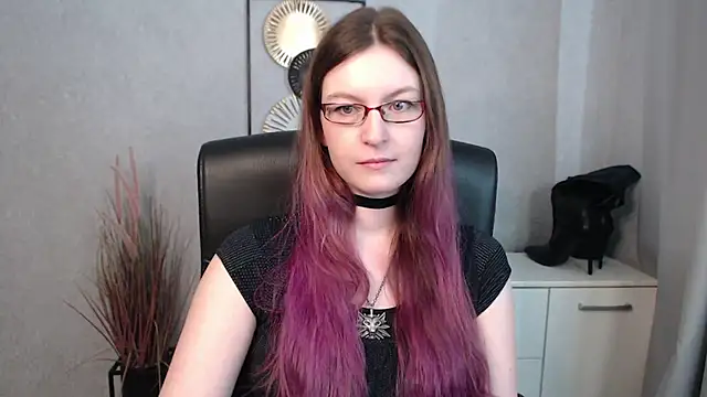 emmaxDelight online show from March 15, 2025, 10:46 am