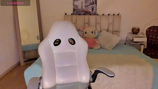 zoe turnner 18 online show from October 15, 2025, 11:43 am