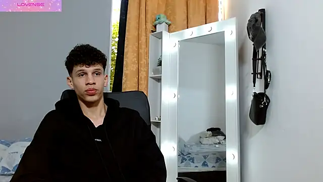 Snapshot of jeff_ross chatting on December 15, 2024, 9:20 pm jeff ross online show from December 15, 2024, 9:20 pm