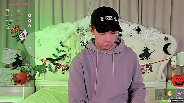 ArthurWhitee online show from October 31, 2025, 5:03 pm