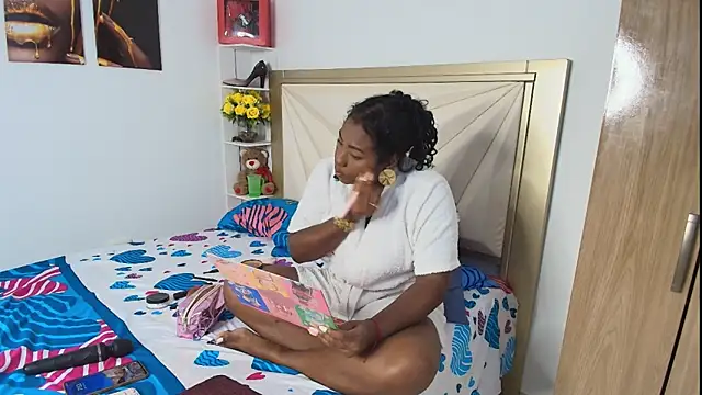 alanavega11 online show from December 11, 2024, 12:55 pm