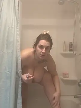 menaceswife online show from February 20, 2025, 5:40 pm