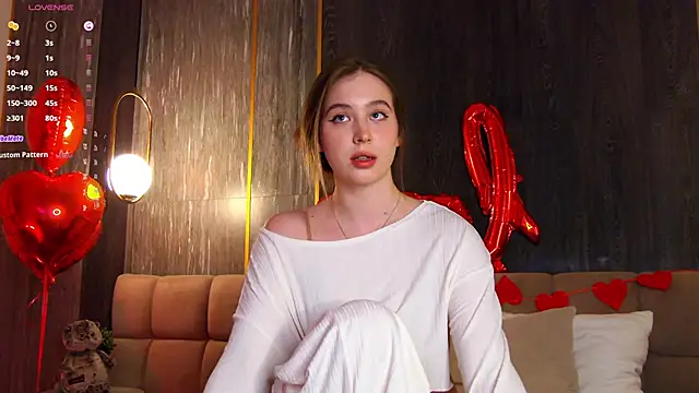 Snapshot of LoraineLuff chatting on February 16, 2025, 5:59 pm LoraineLuff online show from February 16, 2025, 5:59 pm