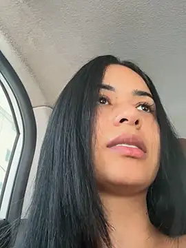 Laisabrazil online show from November 29, 2025, 2:09 pm