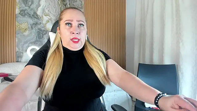 Danna topless online show from December 5, 2025, 12:03 pm