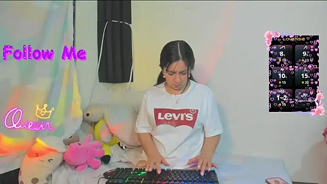 litle mily  online show from April 5, 2026, 12:52 am