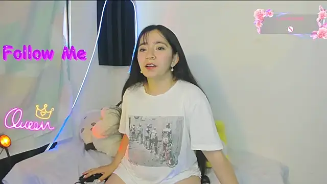 Snapshot of litle_mily_ chatting on May 9, 2026, 9:53 pm litle mily online show from May 9, 2026, 9:53 pm