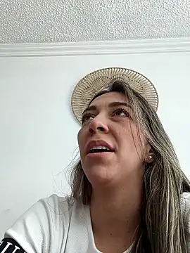 Snapshot of rachellboom chatting on May 17, 2026, 7:43 pm rachellboom online show from May 17, 2026, 7:43 pm
