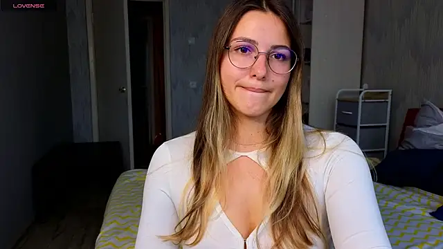 sophia euphoriaa online show from June 29, 2026, 8:53 am