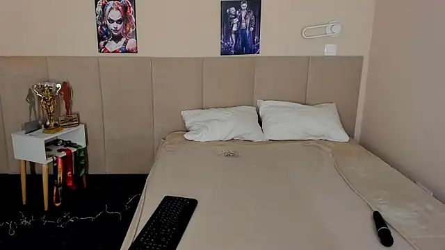 MuscleXXXBarbie online show from December 19, 2025, 9:05 am