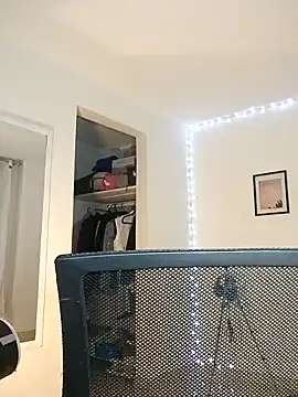 Snapshot of helena_smith chatting on December 6, 2024, 5:09 am helena smith online show from December 6, 2024, 5:09 am