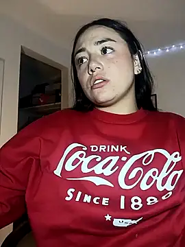 Snapshot of helena_smith chatting on December 6, 2024, 11:22 am helena smith online show from December 6, 2024, 11:22 am