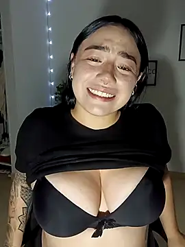 Snapshot of helena_smith chatting on March 6, 2025, 3:24 am helena smith online show from March 6, 2025, 3:24 am