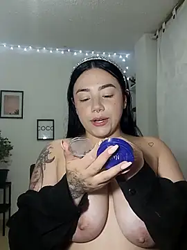 Snapshot of helena_smith chatting on March 18, 2025, 5:20 am helena smith online show from March 18, 2025, 5:20 am