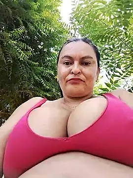 Snapshot of Horny-Mommy-Dirty chatting on May 4, 2026, 2:46 pm Horny-Mommy-Dirty online show from May 4, 2026, 2:46 pm