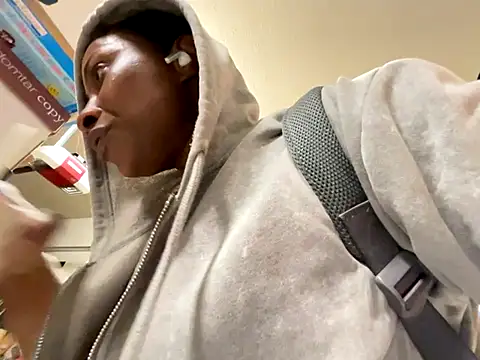 wynterheat online show from November 4, 2025, 12:15 pm