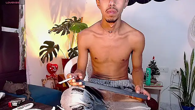 Snapshot of RyanRizzo chatting on December 16, 2024, 8:48 pm RyanRizzo online show from December 16, 2024, 8:48 pm