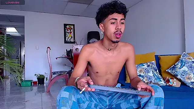 Snapshot of RyanRizzo chatting on January 12, 2025, 6:59 pm RyanRizzo online show from January 12, 2025, 6:59 pm