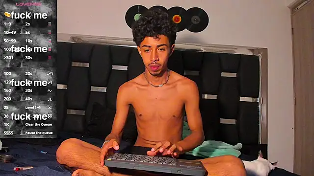 Snapshot of RyanRizzo chatting on March 10, 2025, 6:27 am RyanRizzo online show from March 10, 2025, 6:27 am