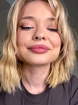 Snapshot of dollfromvenus chatting on September 25, 2025, 4:32 pm dollfromvenus online show from September 25, 2025, 4:32 pm