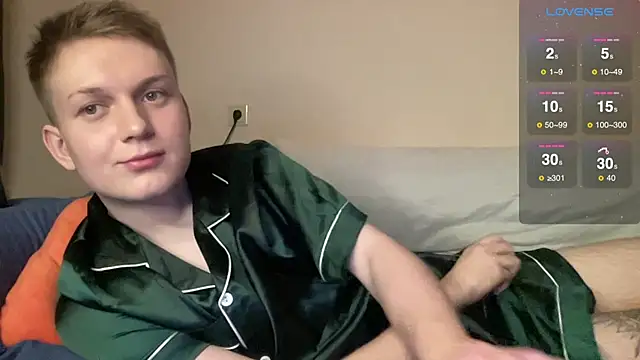 Snapshot of tyler_8x chatting on January 19, 2025, 6:43 pm tyler 8x online show from January 19, 2025, 6:43 pm