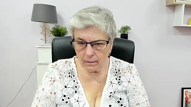 Snapshot of IrisDream chatting on July 2, 2026, 6:08 am IrisDream online show from July 2, 2026, 6:08 am