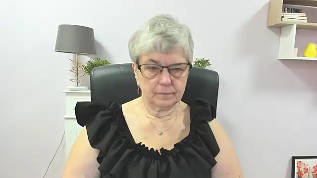 Snapshot of IrisDream chatting on July 20, 2026, 6:17 am IrisDream online show from July 20, 2026, 6:17 am