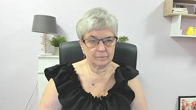 Snapshot of IrisDream chatting on July 20, 2026, 10:39 am IrisDream online show from July 20, 2026, 10:39 am