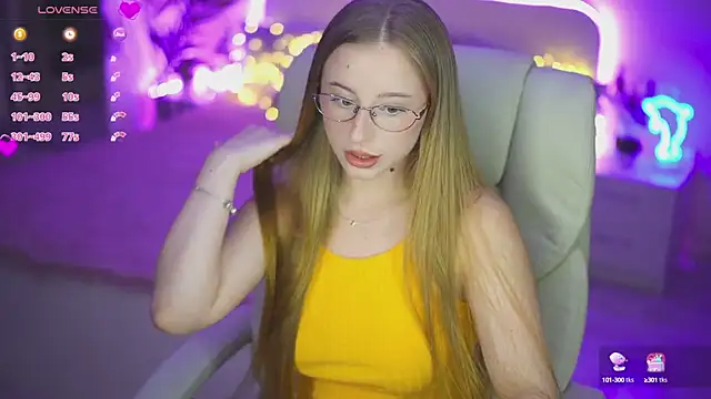 SilverrMoon online show from September 24, 2025, 12:41 pm