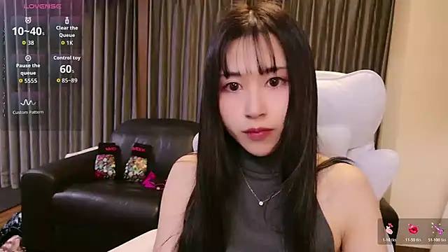 -satomi-jp online show from November 24, 2025, 12:49 pm